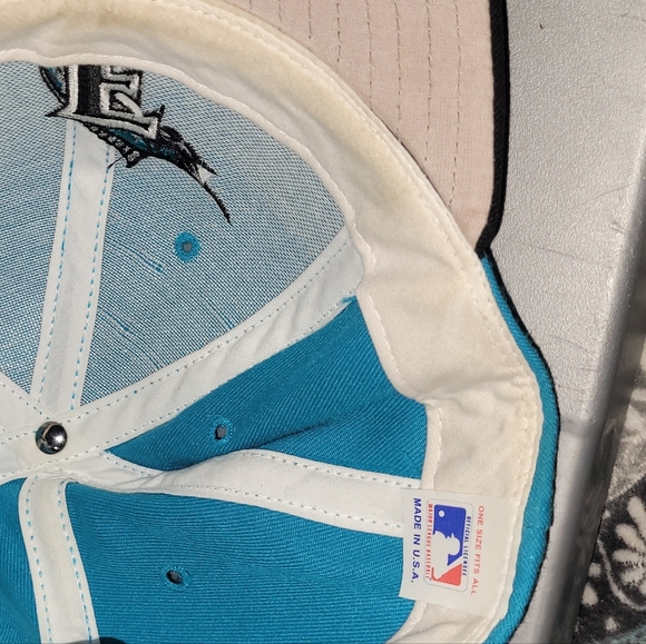 Florida Marlins Hat. - Picture 3 of 3